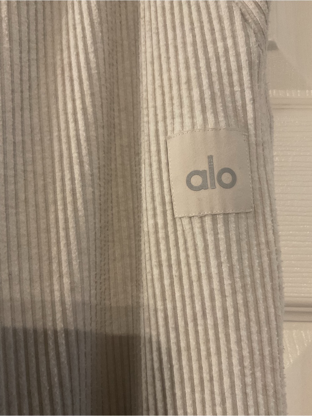 ALO yoga Muse sweat pant in Whit Heather Size Medium - Picture 2 of 5